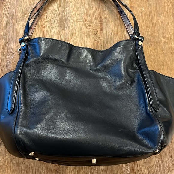 Burberry bucket bag. - Picture 8 of 16